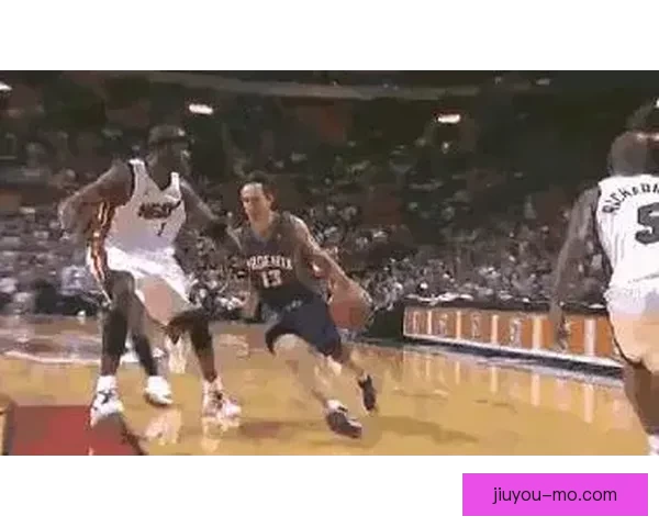 聚焦NBA直播室，实时跟踪赛事动态，深度分析球员表现与比赛走势